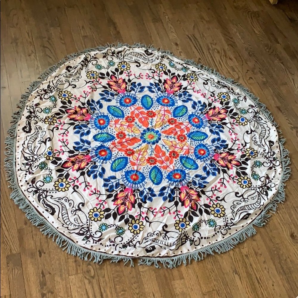 NWOT Round Beach Towel